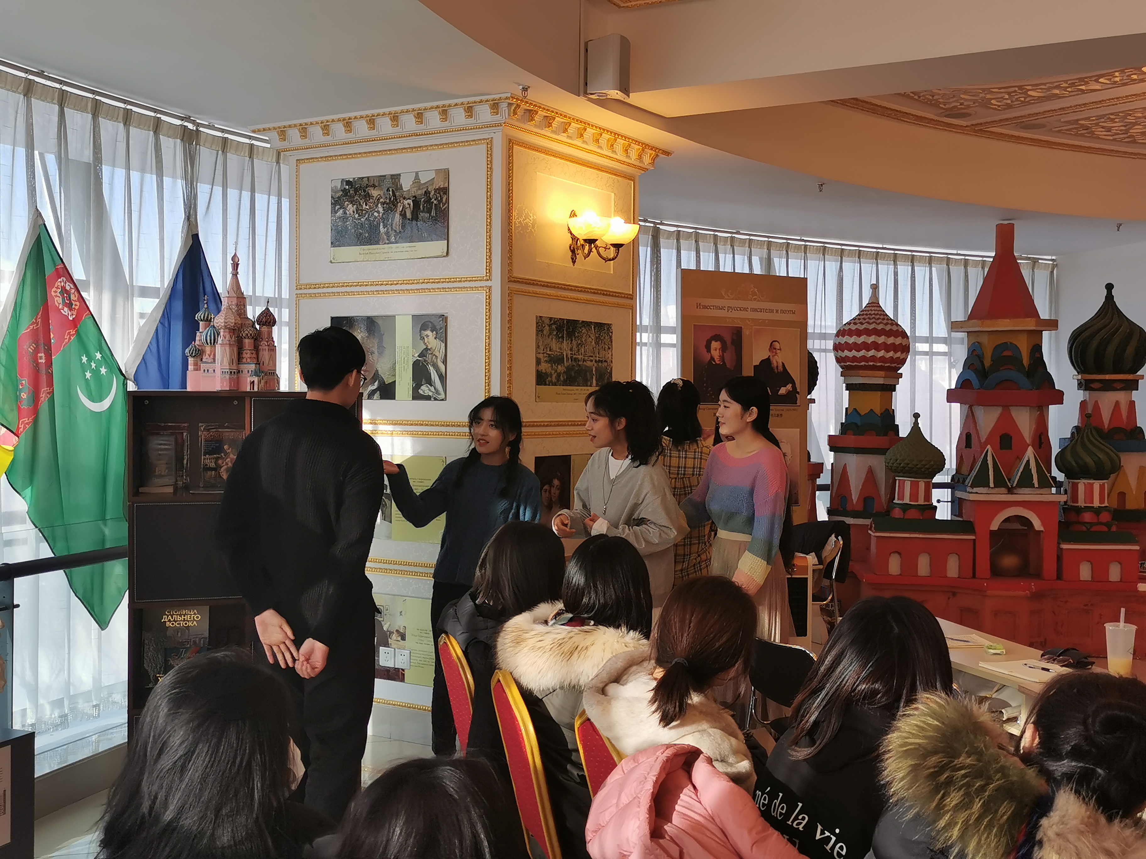 地球村开展俄语实验教学课程观摩-吉林外国语大学世界